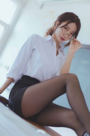 欧美高光感妆容_高清版完整版未删减